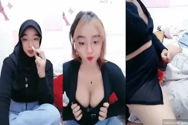 Cewek cantik ngebet memek pamer tubuh sambil colmek