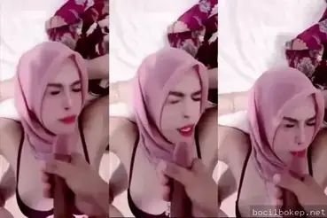 Jilbab Diyana Sakura Crot di Muka