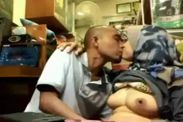 Tante Hijab Ngentot Liar di Kantor Sampe Basah